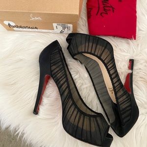 Christian Louboutin Ambrosina Peep Toe 36